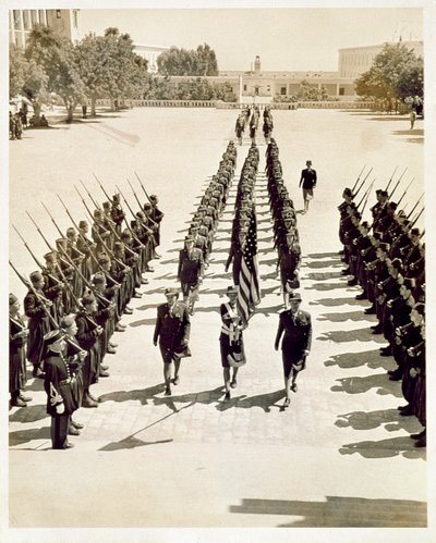 Leden van het Vrouwenlegerkorps bij een militaire parade, 1943 door American Photographer